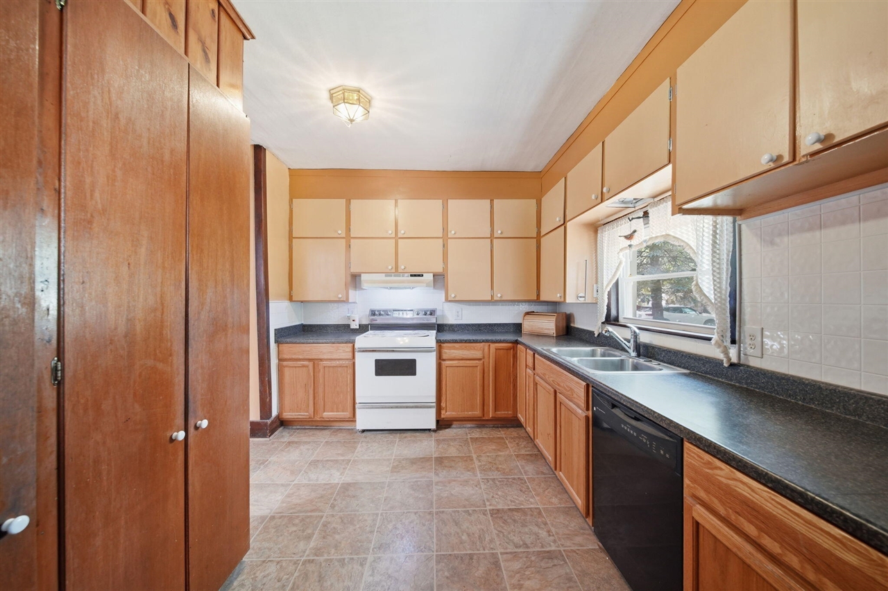 120 Clark Street Property Photo 14