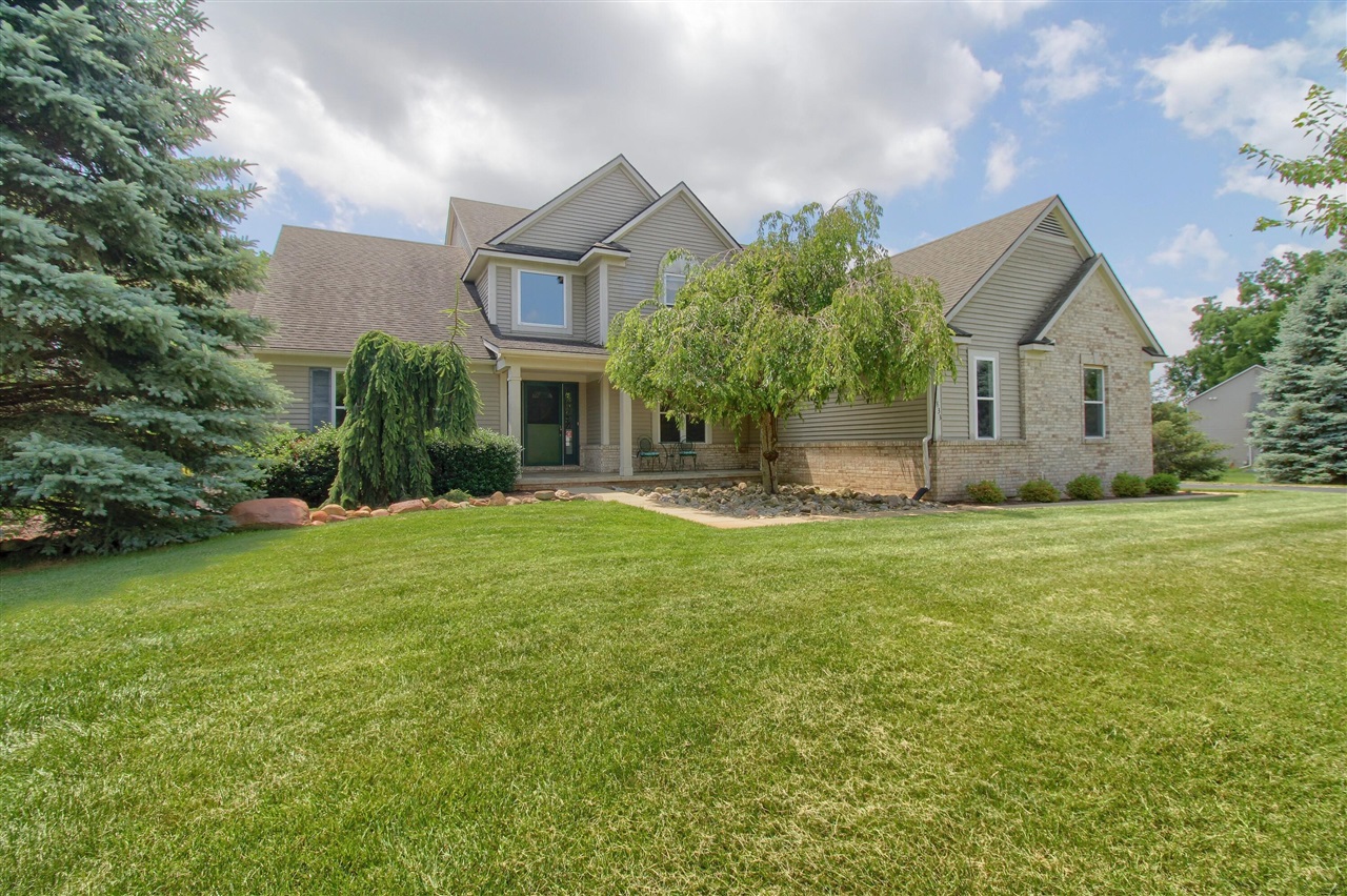 6833 N Meadows Pass