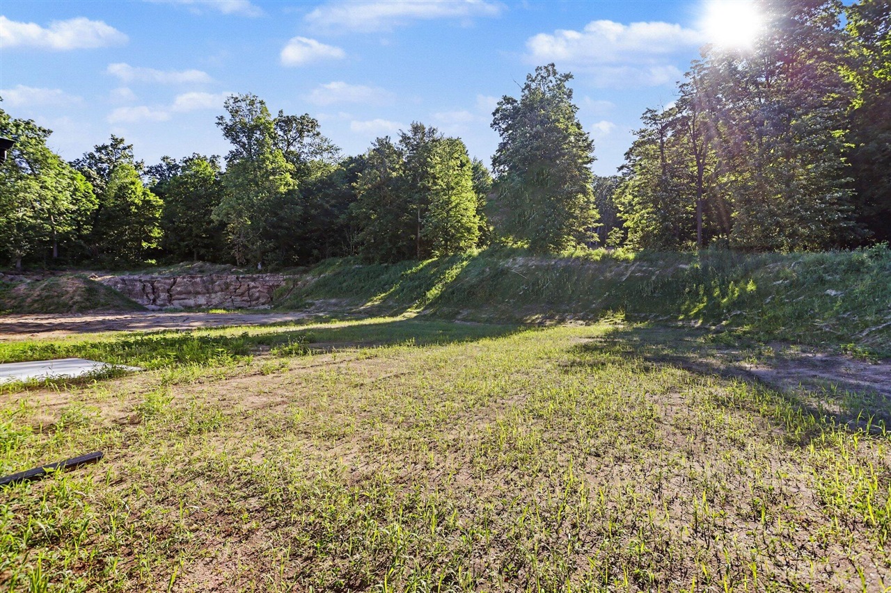 7642 Cinnamon Woods Trail Property Photo 5