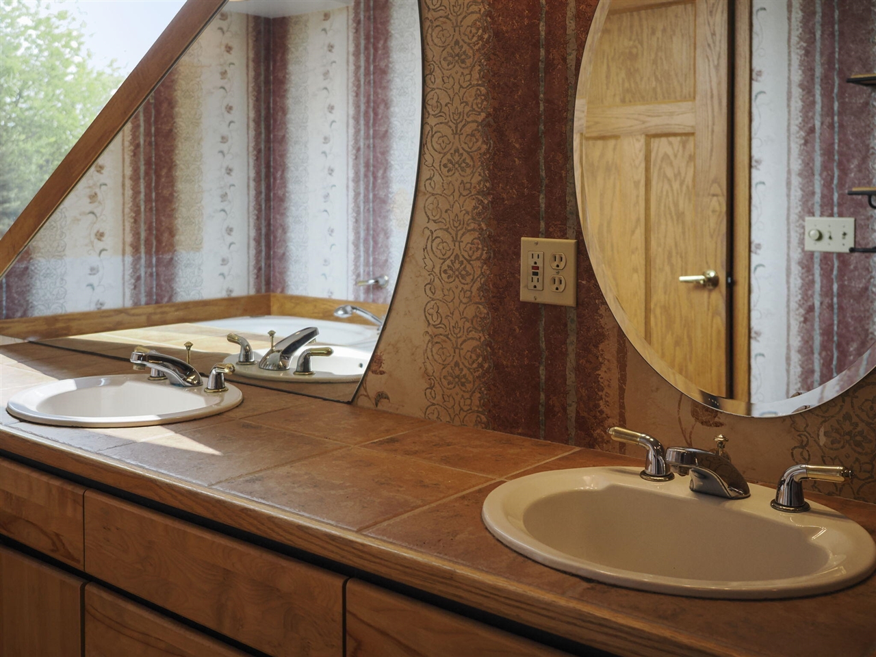 200 National Drive Property Photo 28