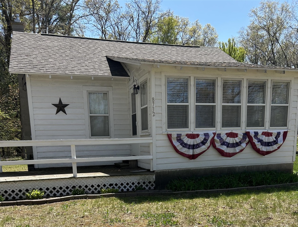8732 S Spruce Avenue Property Photo 1