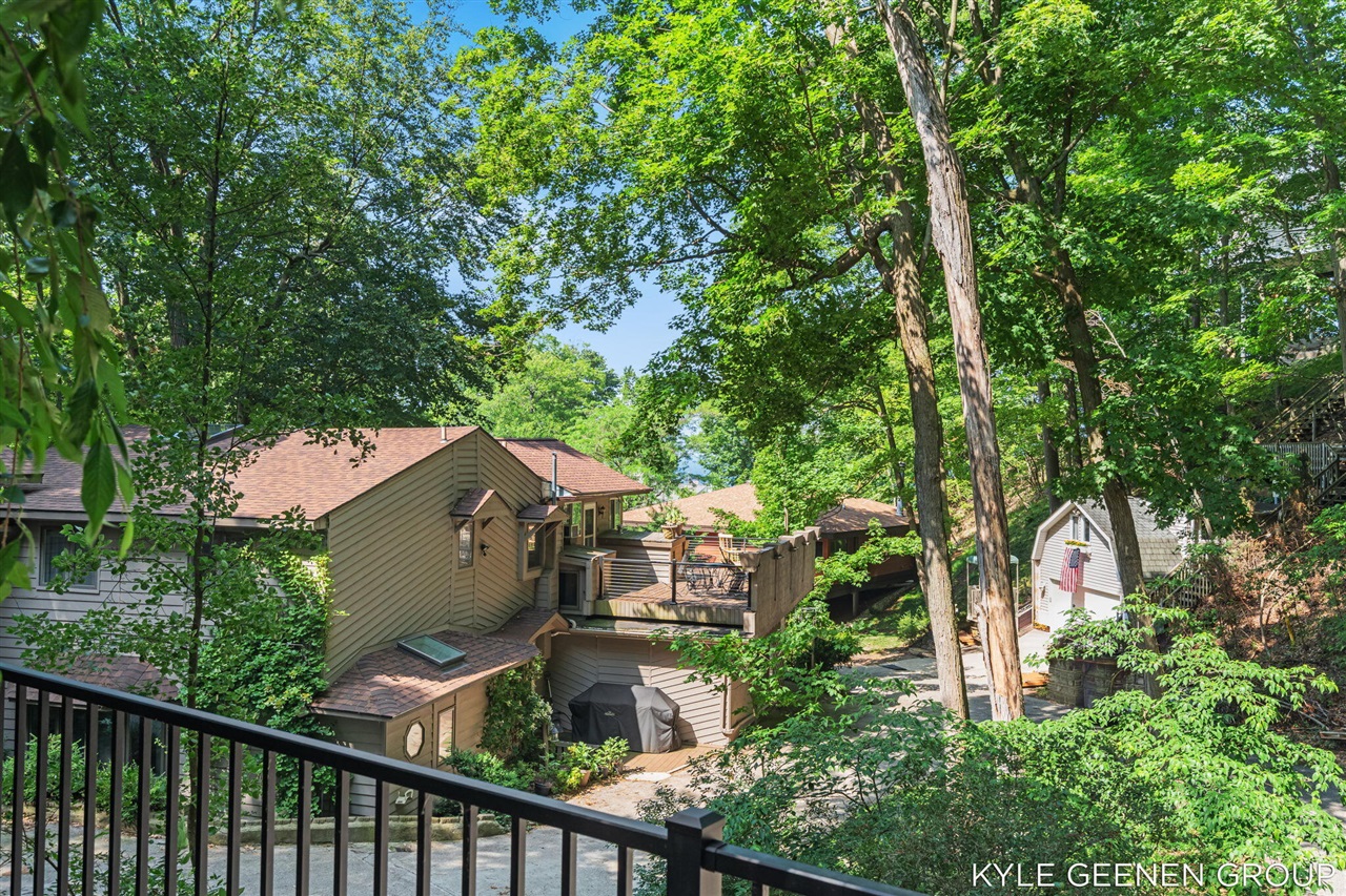 4719 Foxhill Lane Property Photo 6
