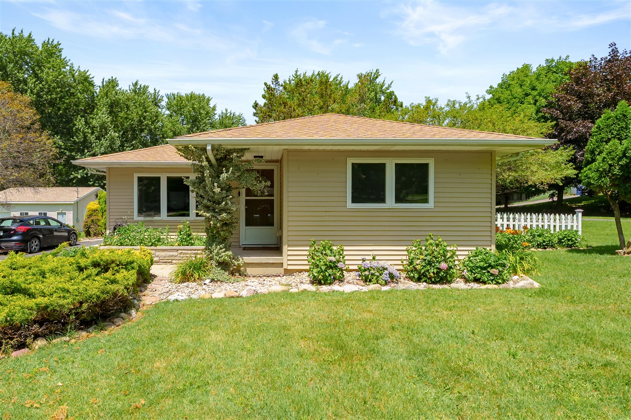 68334 Apple Lane Property Photo 1