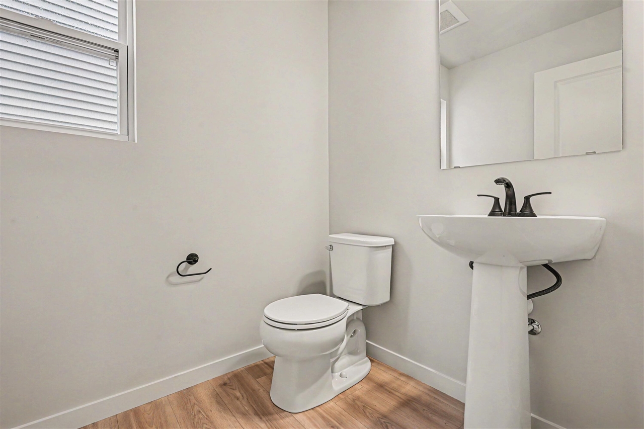 363 N Sherman Street Property Photo 8