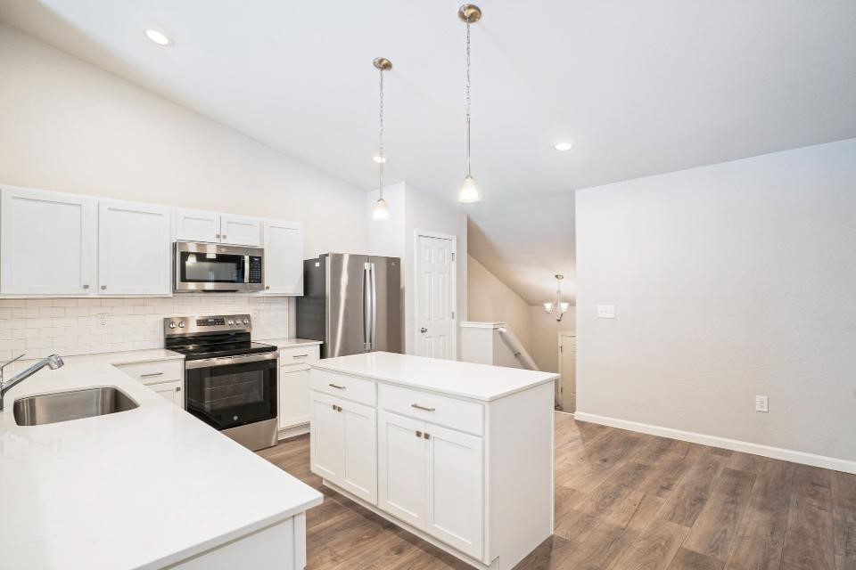 367 N Sherman Street Property Photo 5
