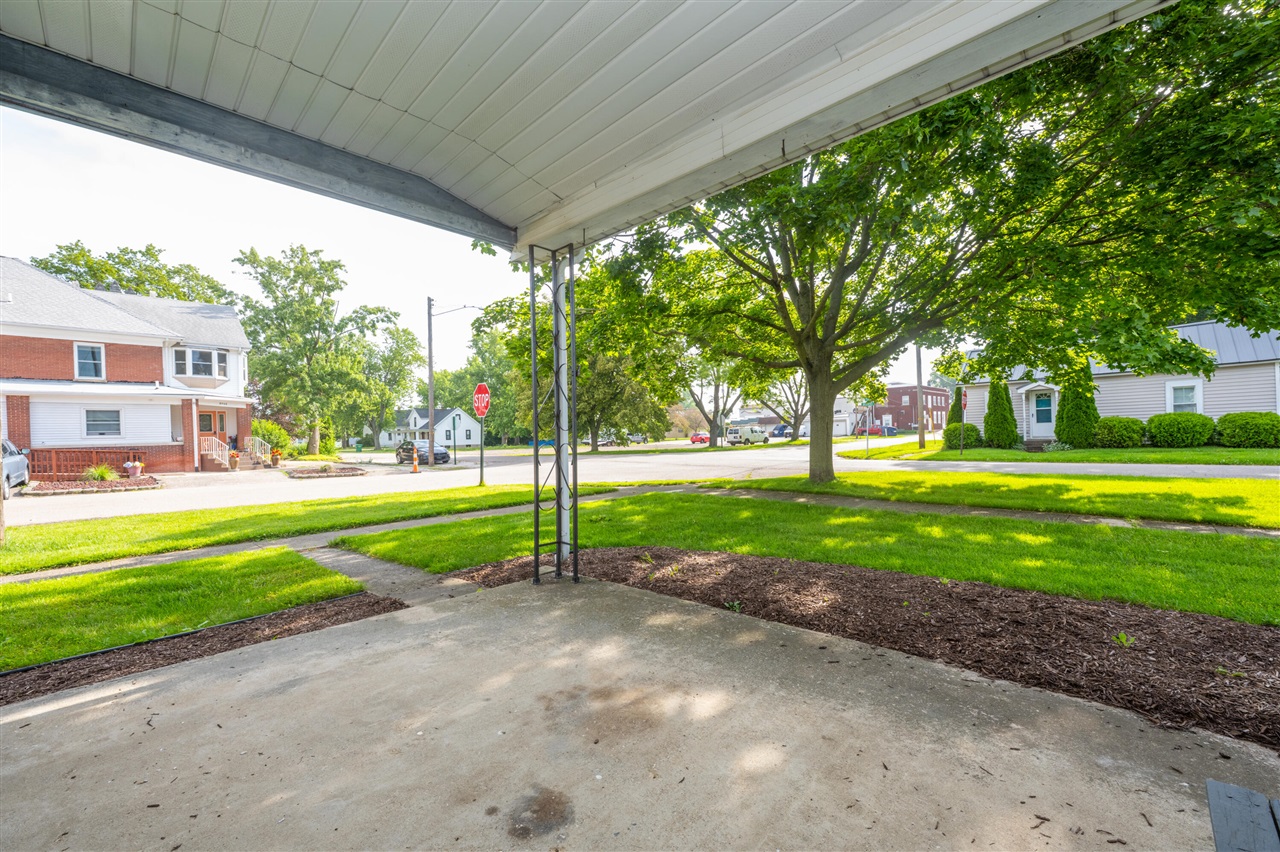 8970 Second Street Property Photo 5