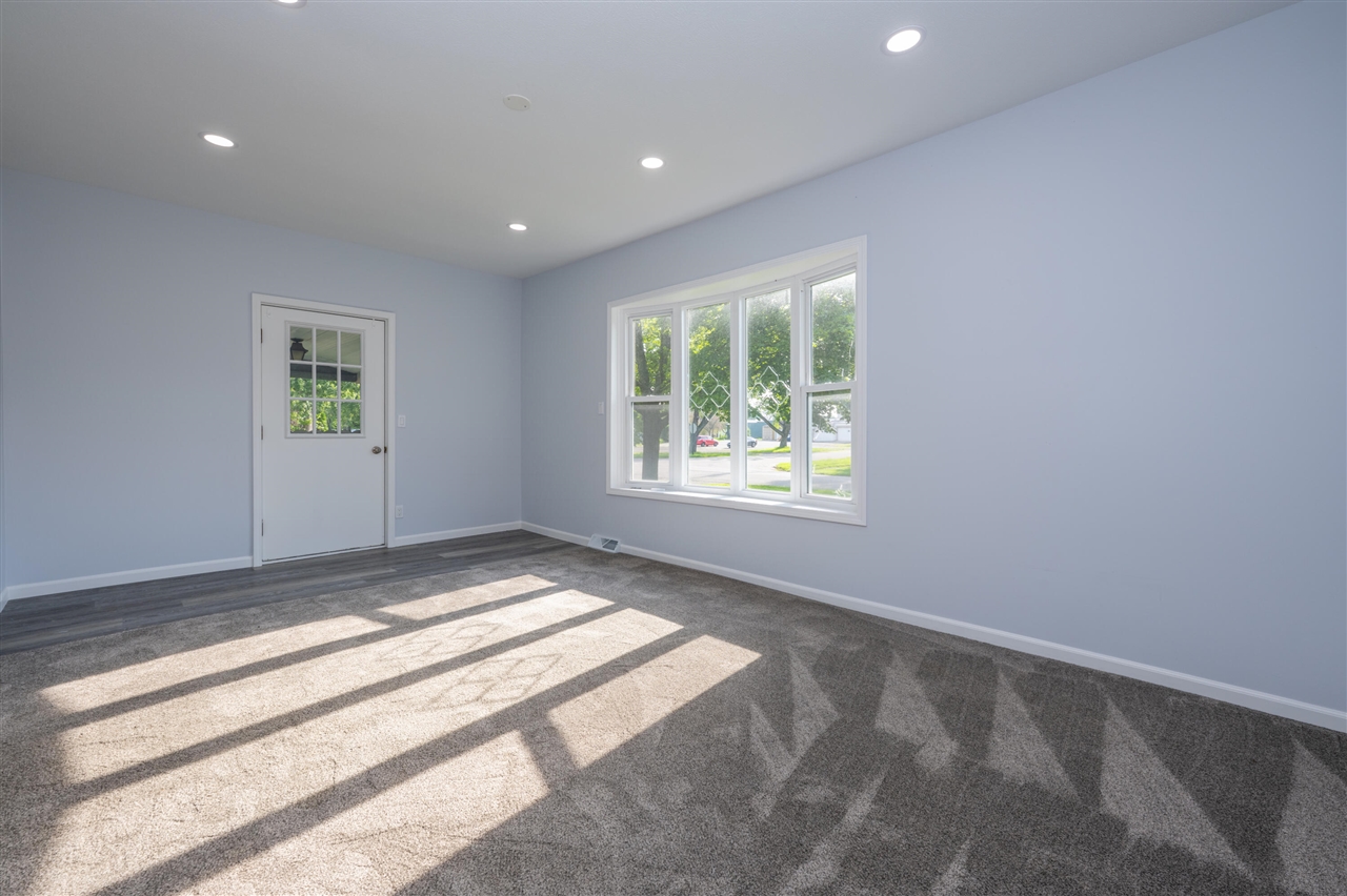 8970 Second Street Property Photo 6
