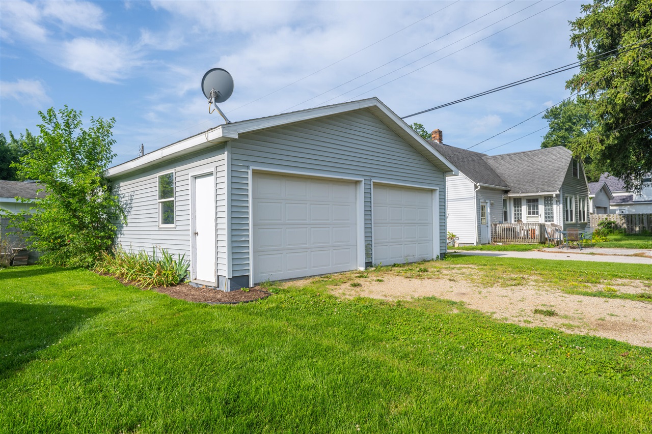8970 Second Street Property Photo 32