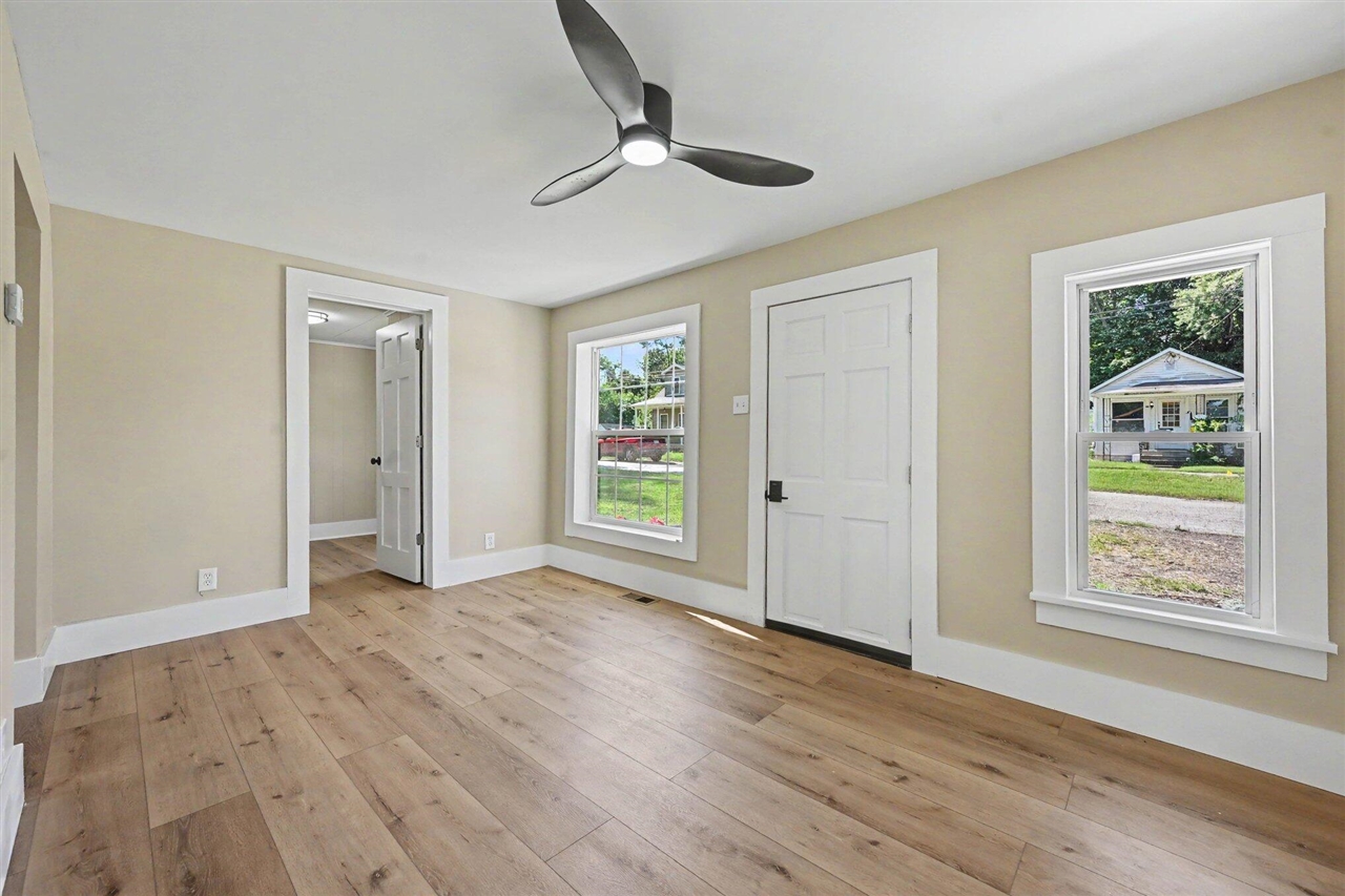 121 E Olds Street Property Photo 6