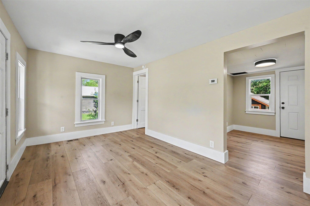 121 E Olds Street Property Photo 10