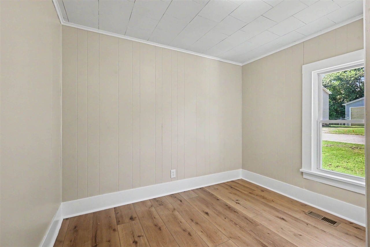 121 E Olds Street Property Photo 15