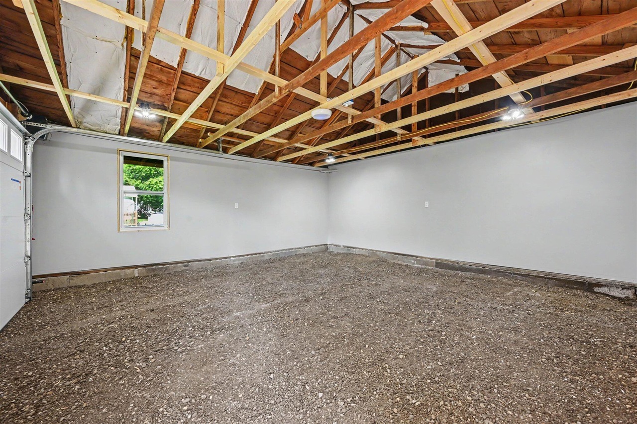 121 E Olds Street Property Photo 17