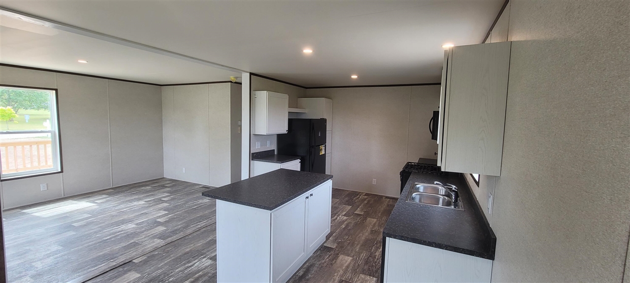 5556 W Lake Boulevard Property Photo 7