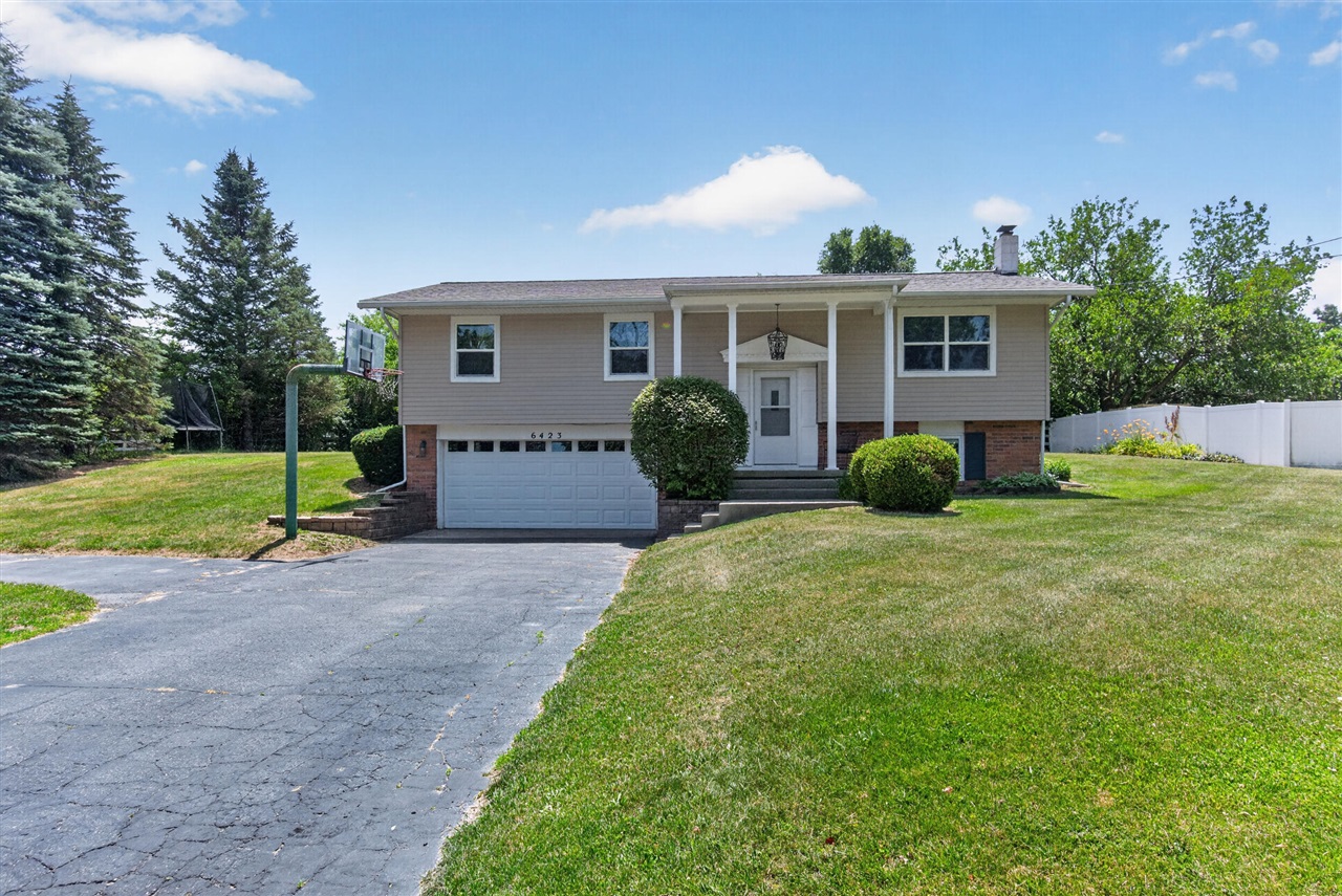 6423 Inverness Lane Property Photo 1