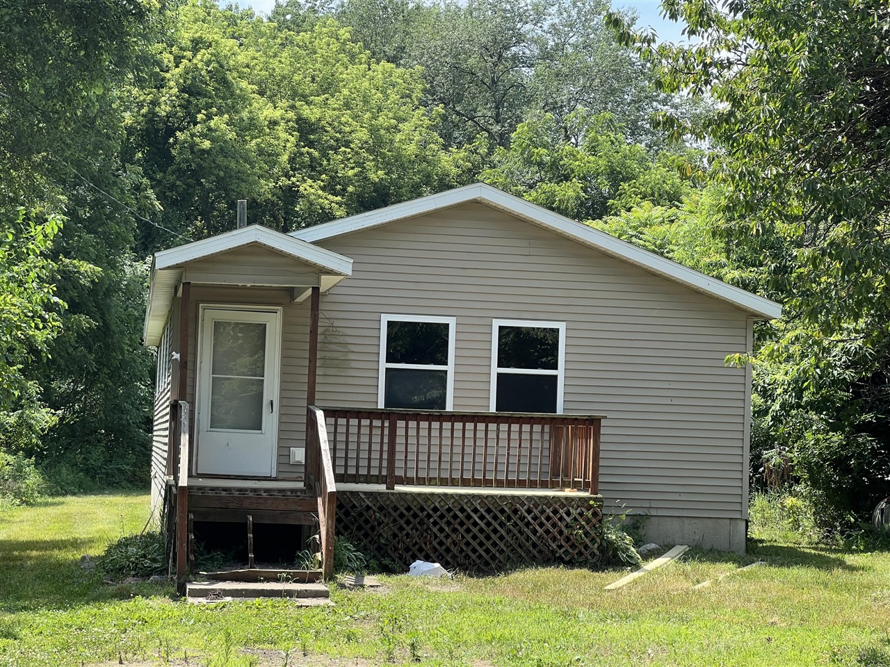 2117 E Jackson Drive Property Photo 1
