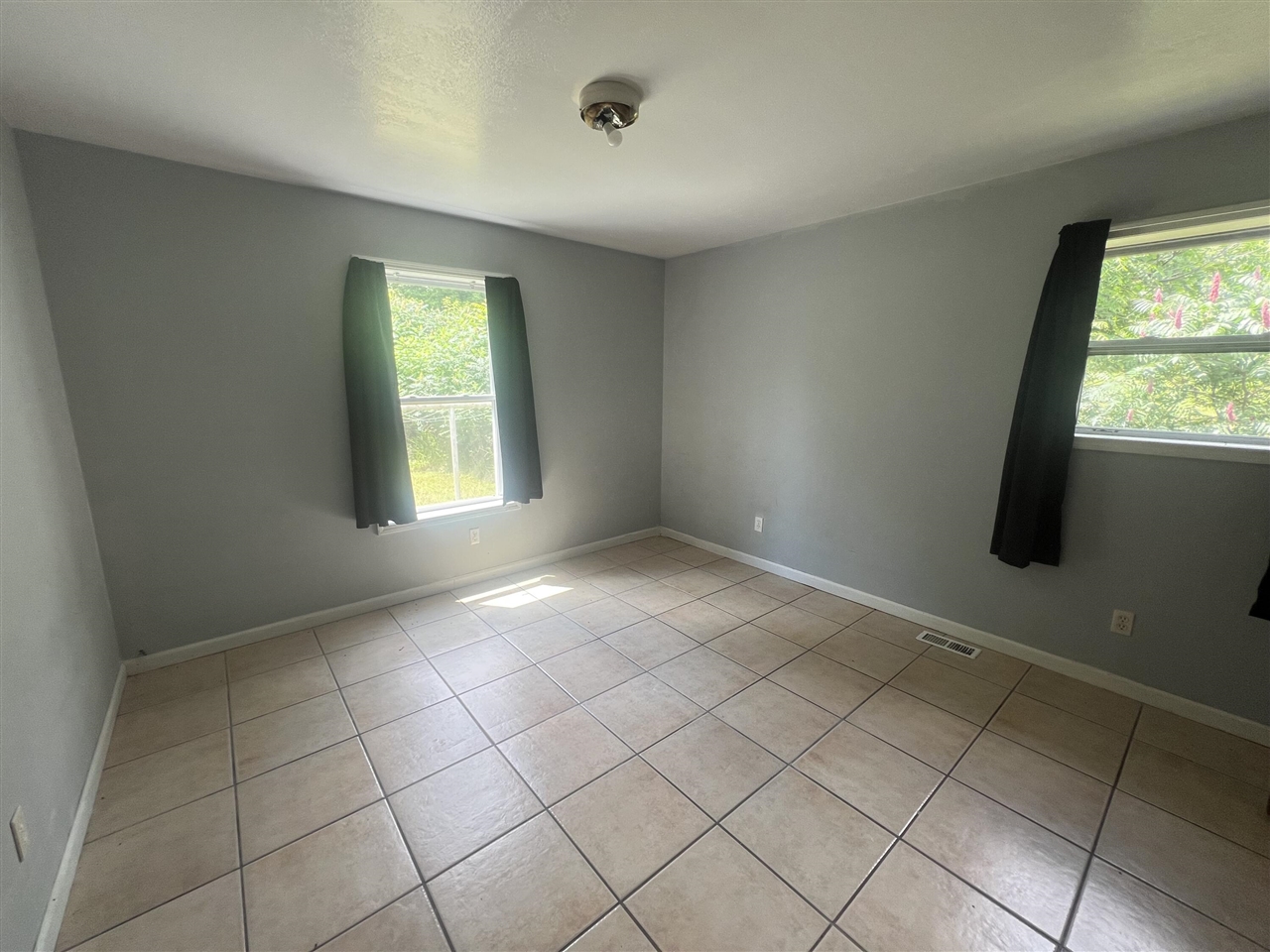 2117 E Jackson Drive Property Photo 11