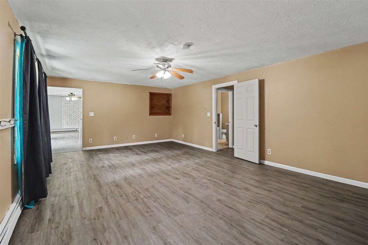 105 N Mike Street Property Photo 6