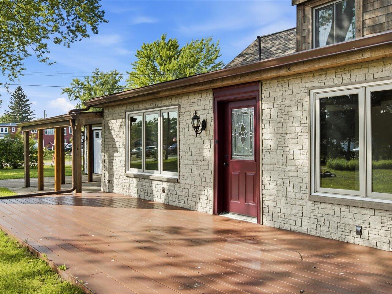 124 Roselawn Street Property Photo 3