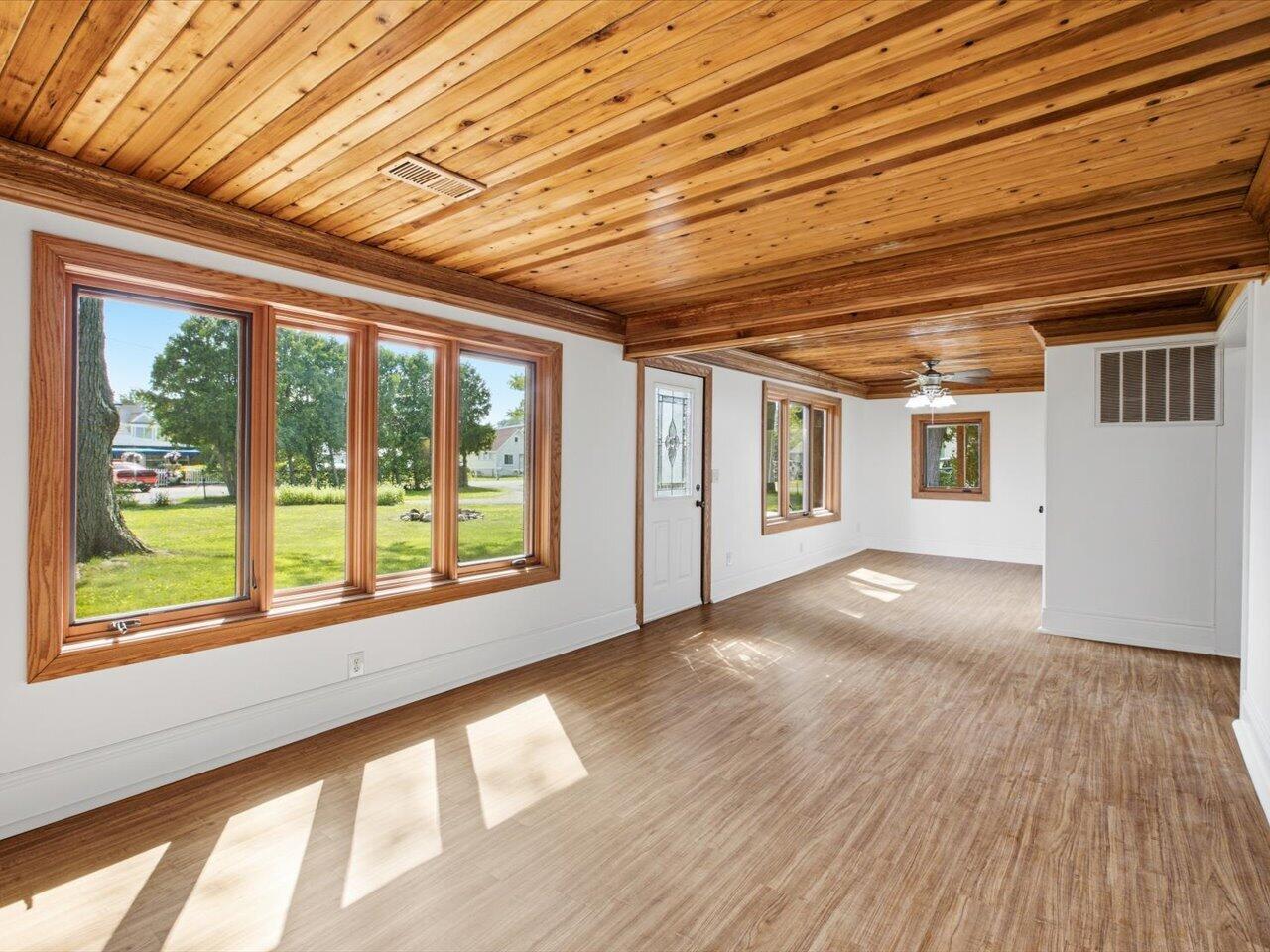 124 Roselawn Street Property Photo 6