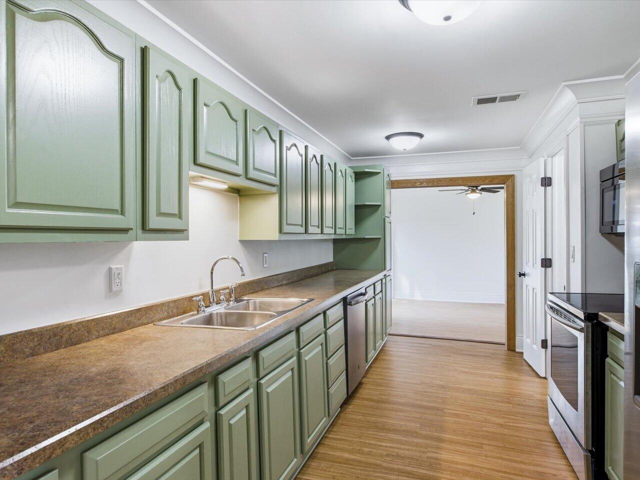 124 Roselawn Street Property Photo 8