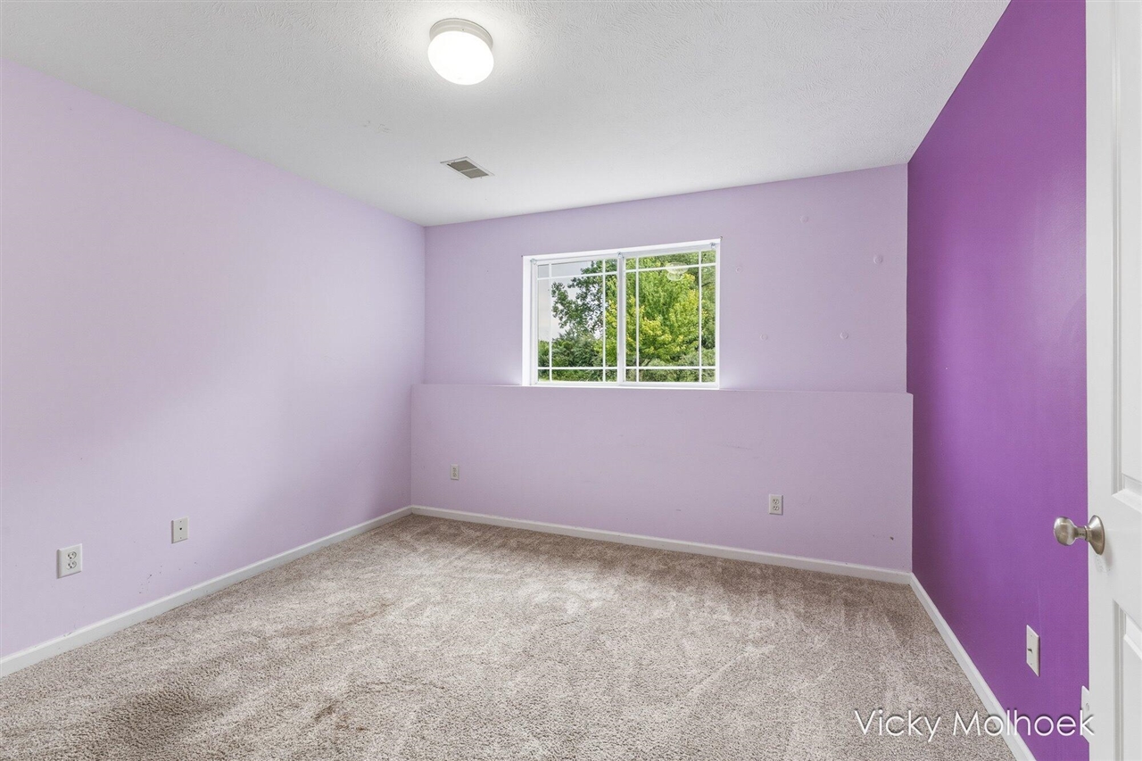 335 E North Street Property Photo 18