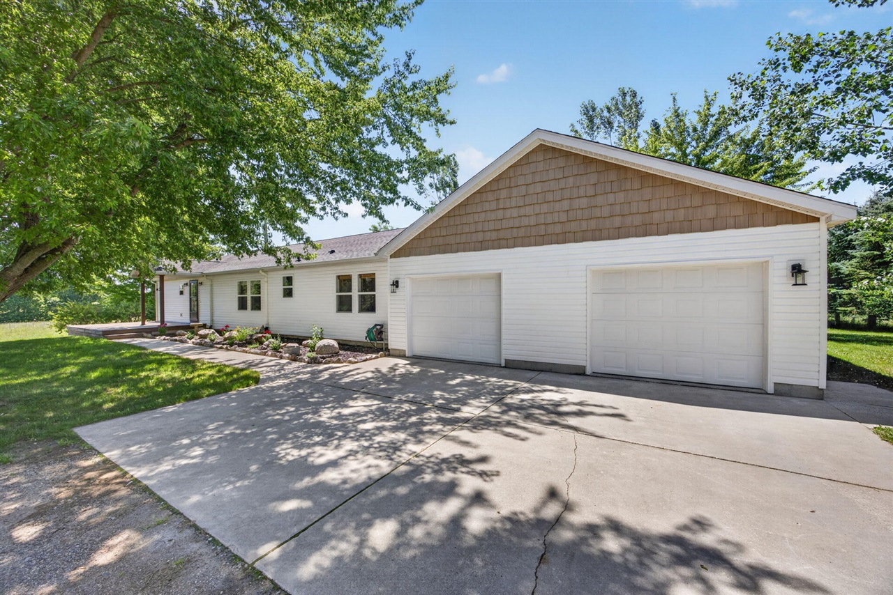 10100 W Jordan Road Property Photo 1
