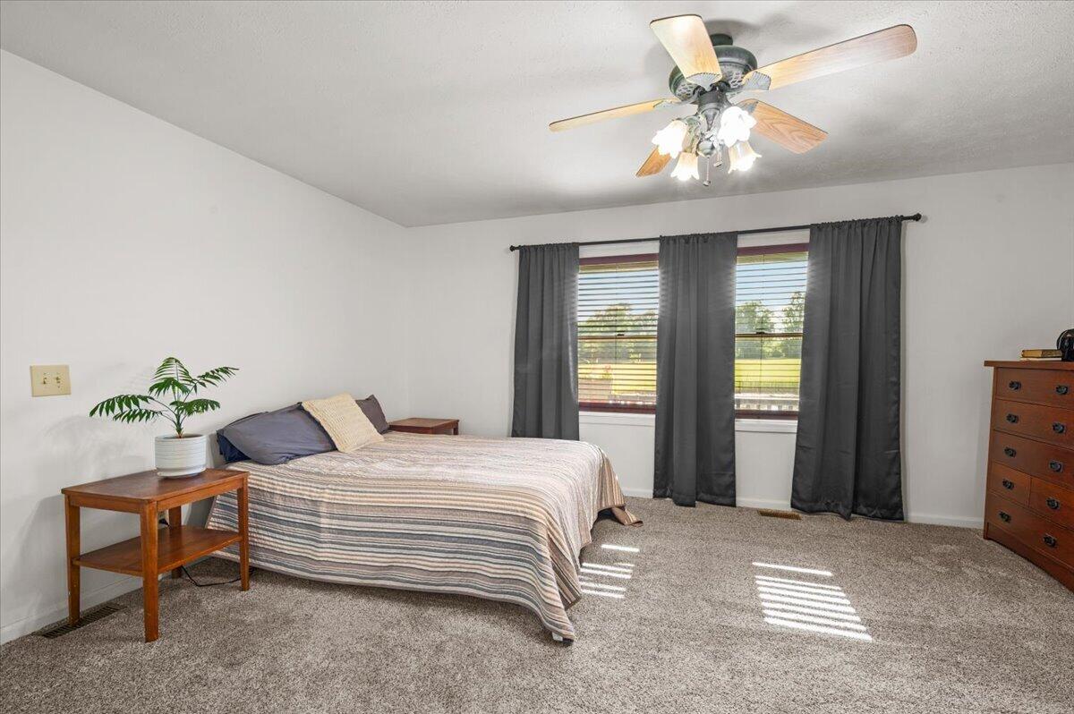 16005 Sheridan Road Property Photo 16