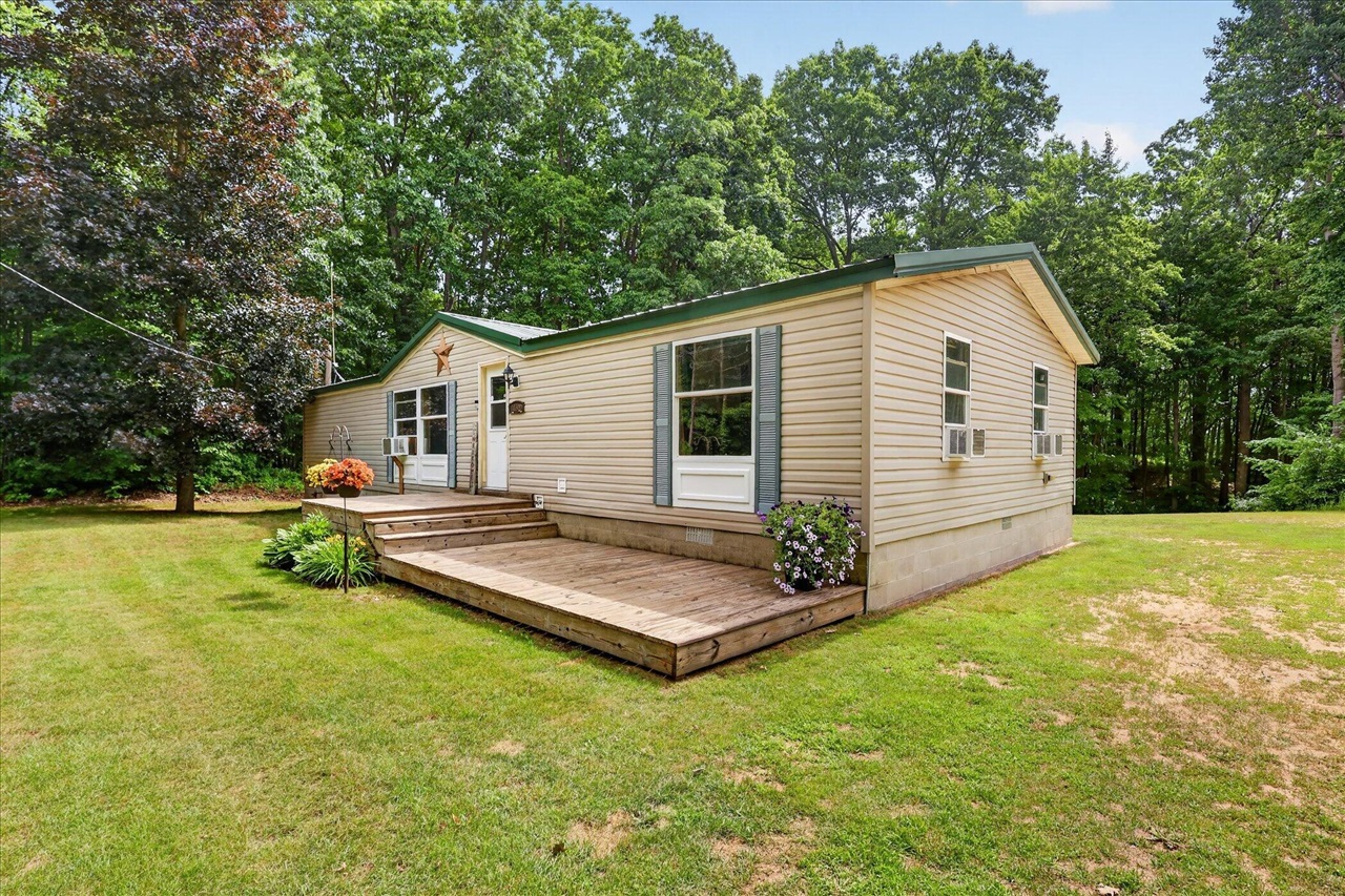 16300 Myers Lake Avenue Property Photo 1