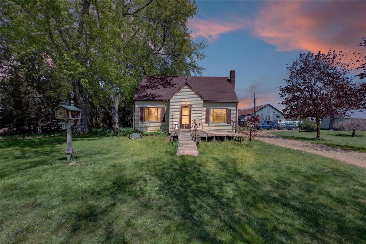261 19 Mile Road Property Photo 1