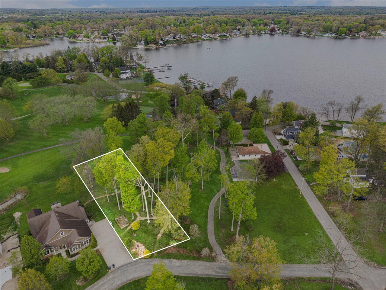 4862 Knoll Court Property Photo 2