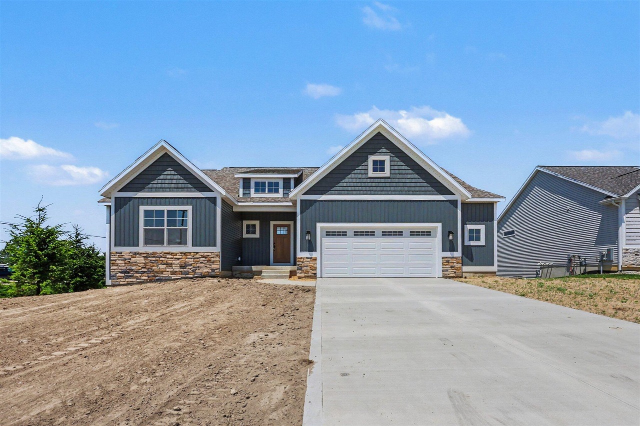 9585 Fields Drive Property Photo 2