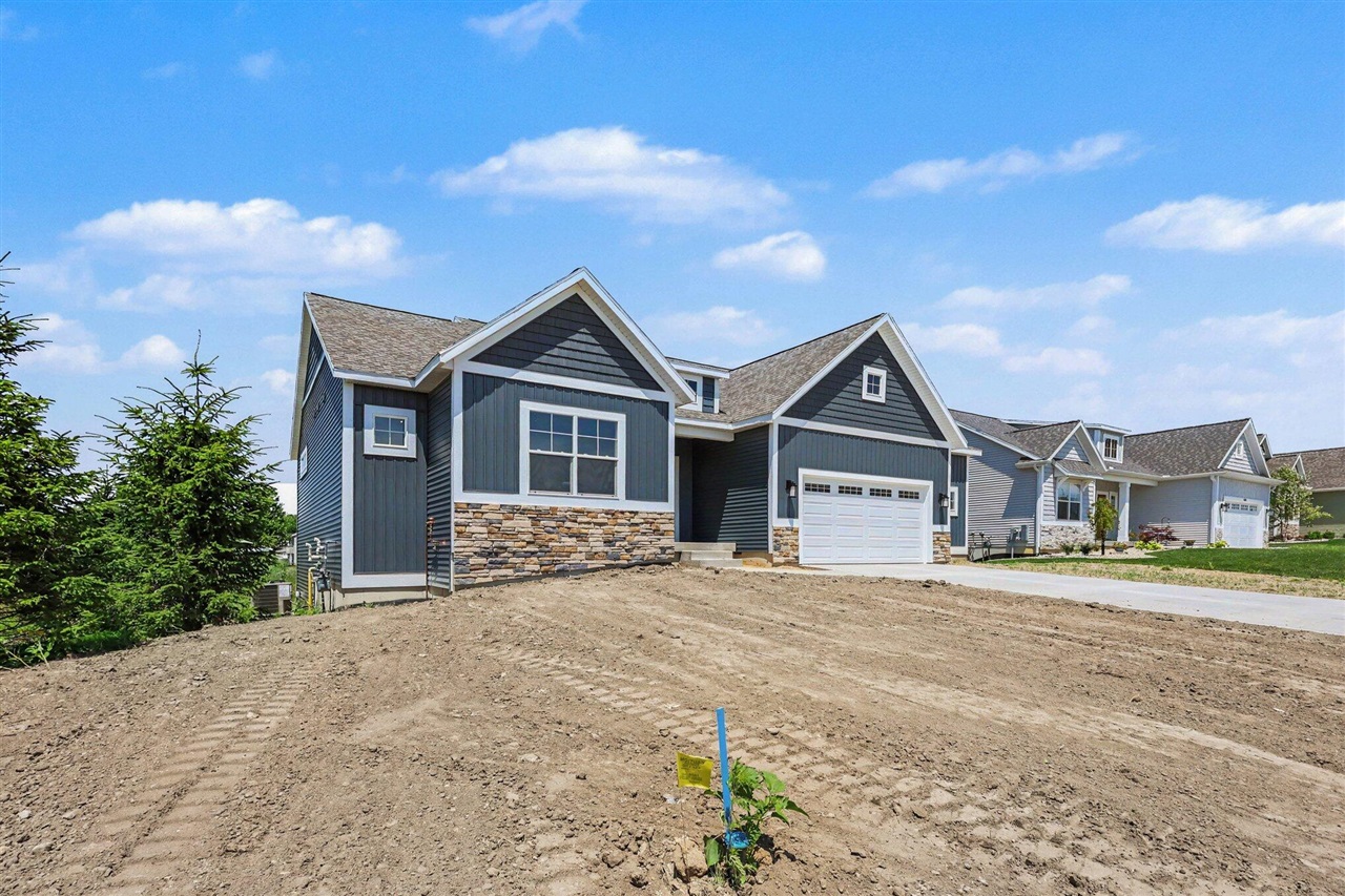 9585 Fields Drive Property Photo 3