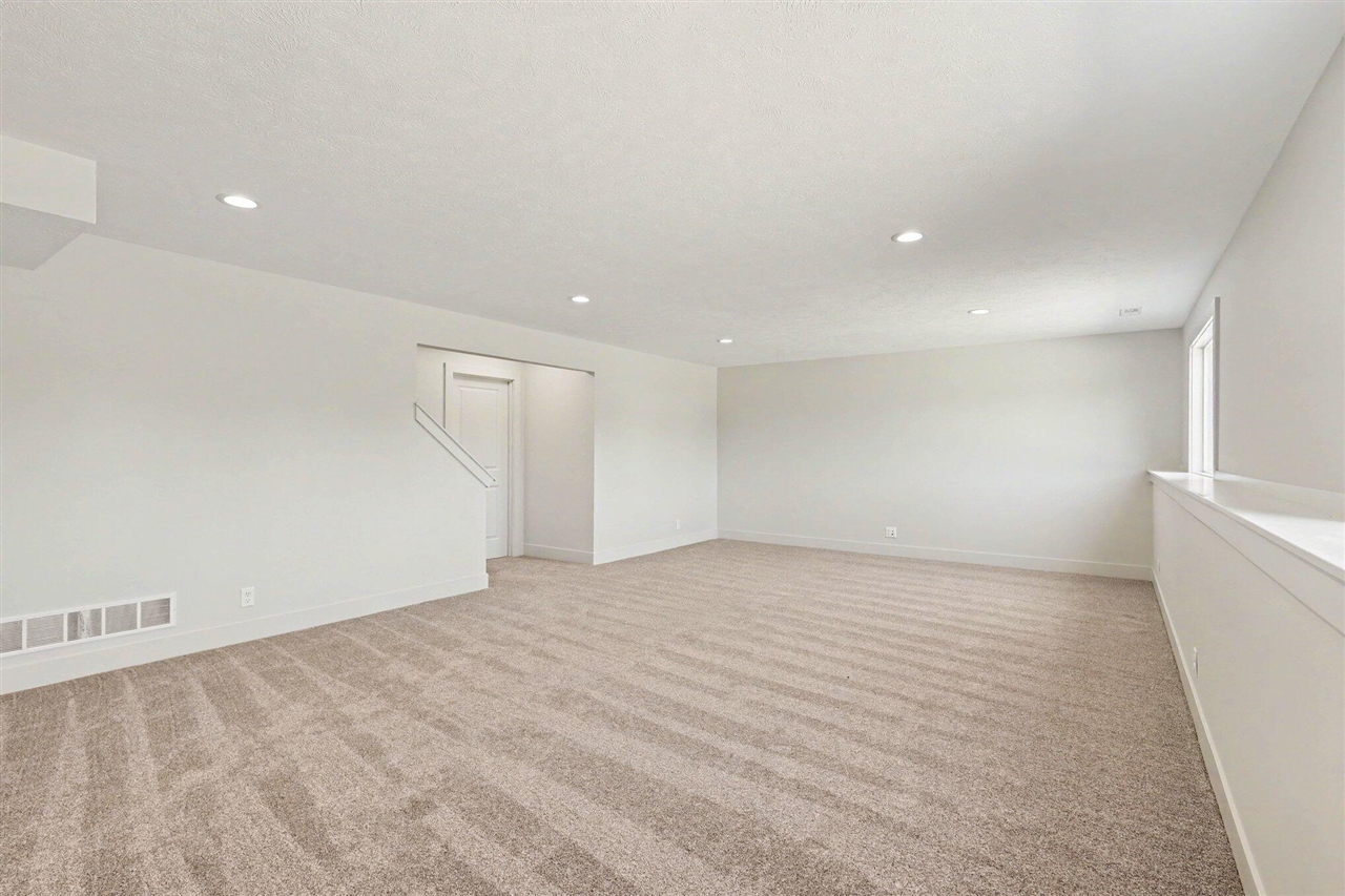 9585 Fields Drive Property Photo 23