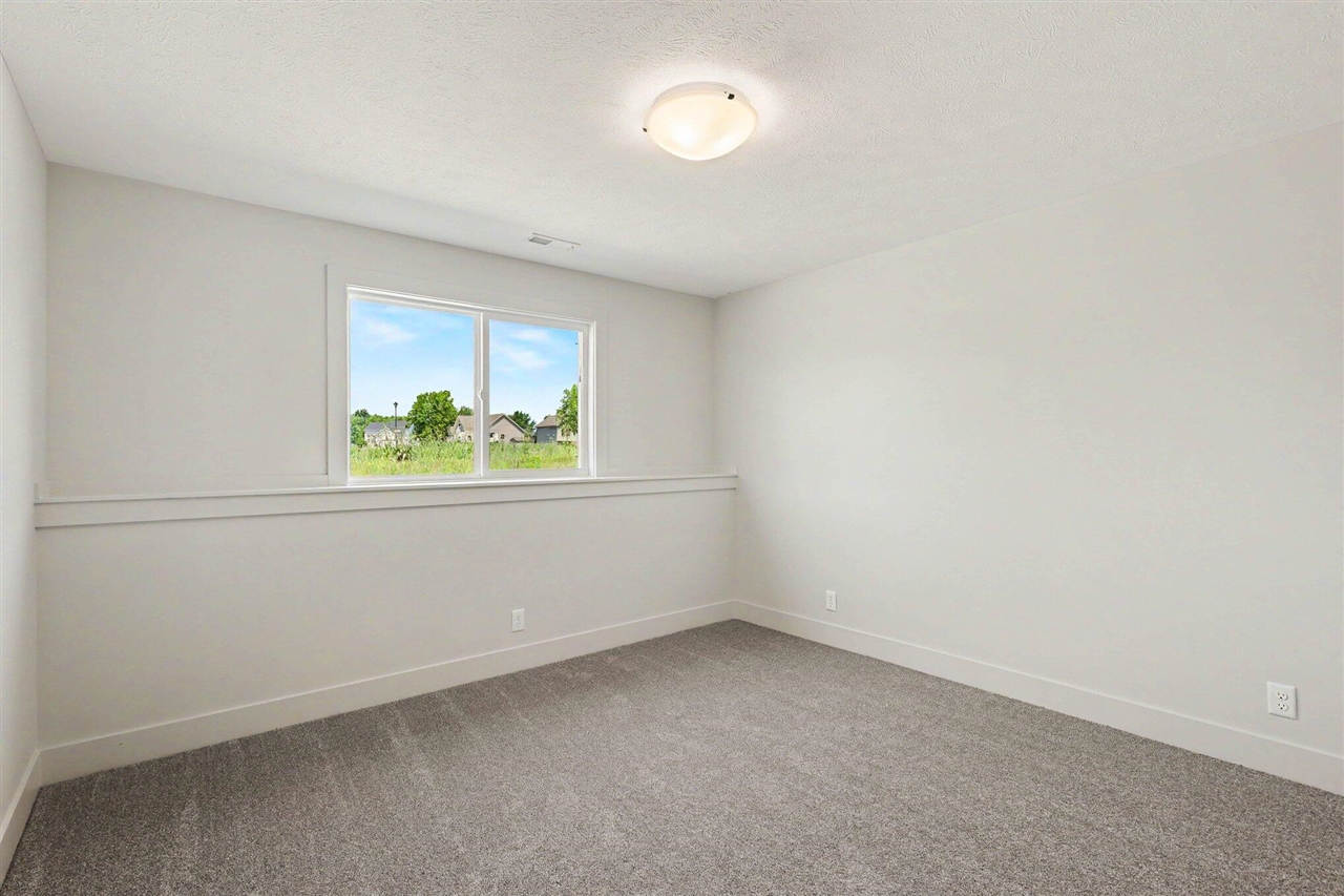 9585 Fields Drive Property Photo 24