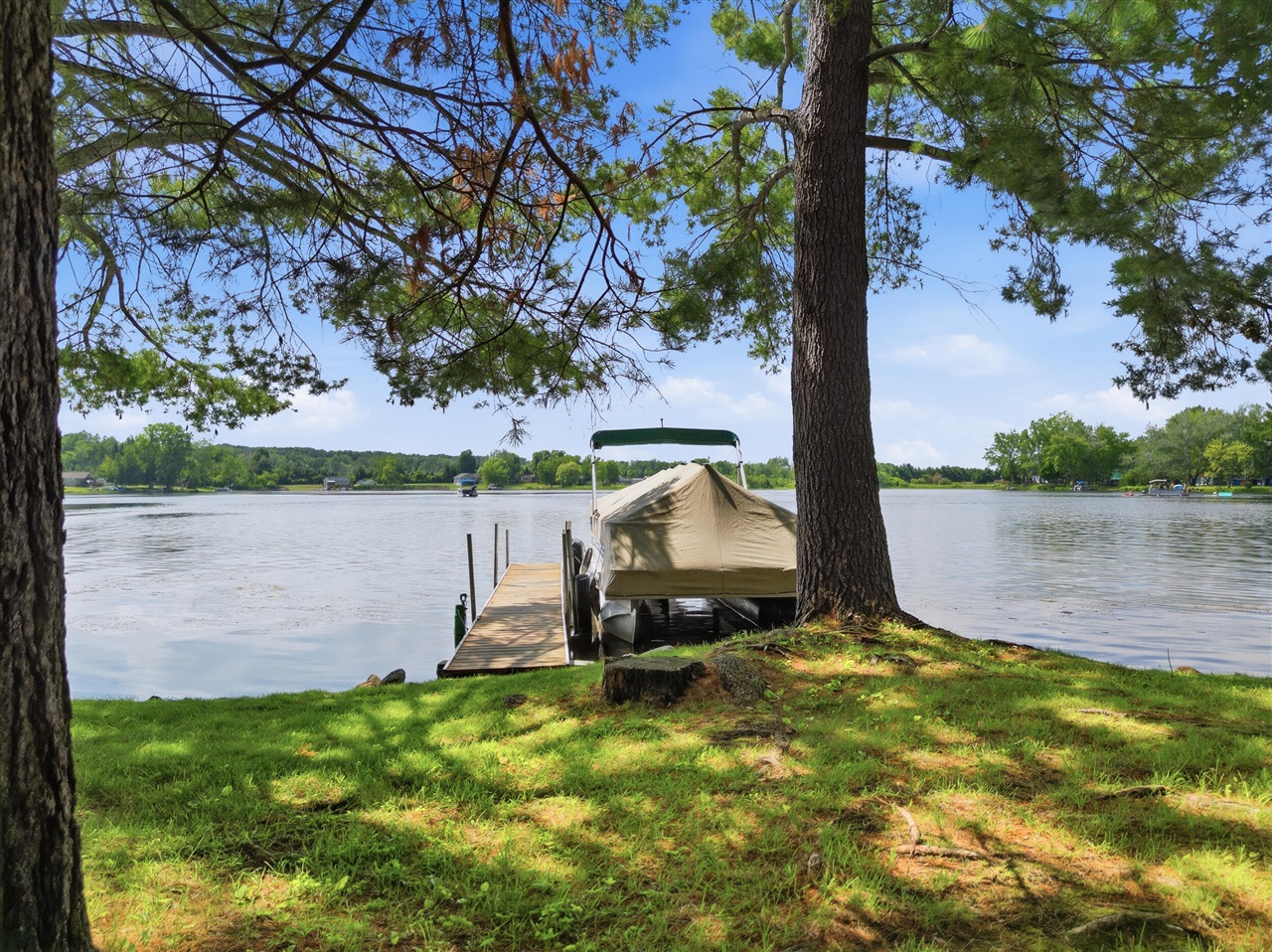 3473 N Shore Drive Property Photo 2