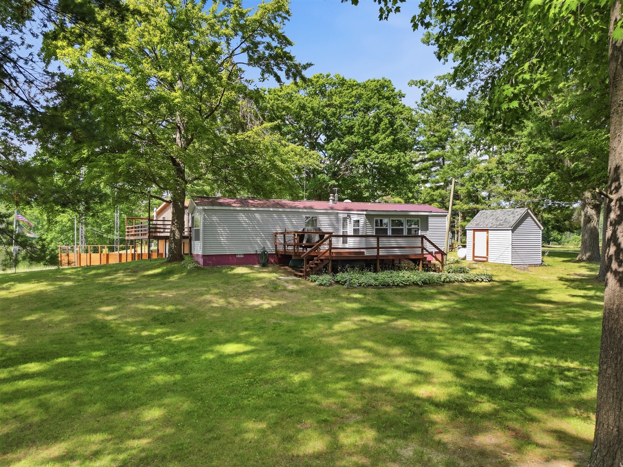 3473 N Shore Drive Property Photo 4