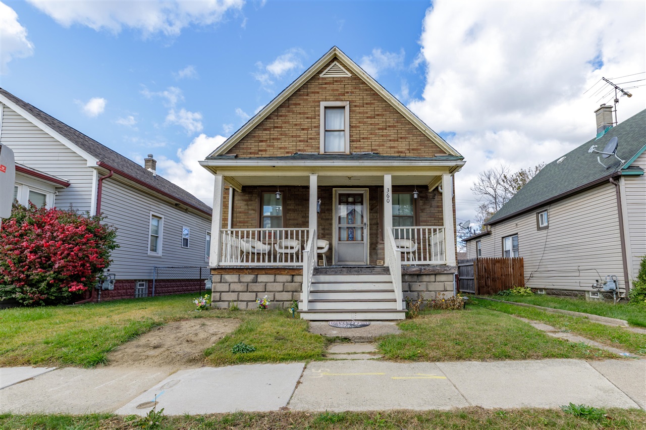360 Burke Street Property Photo 1