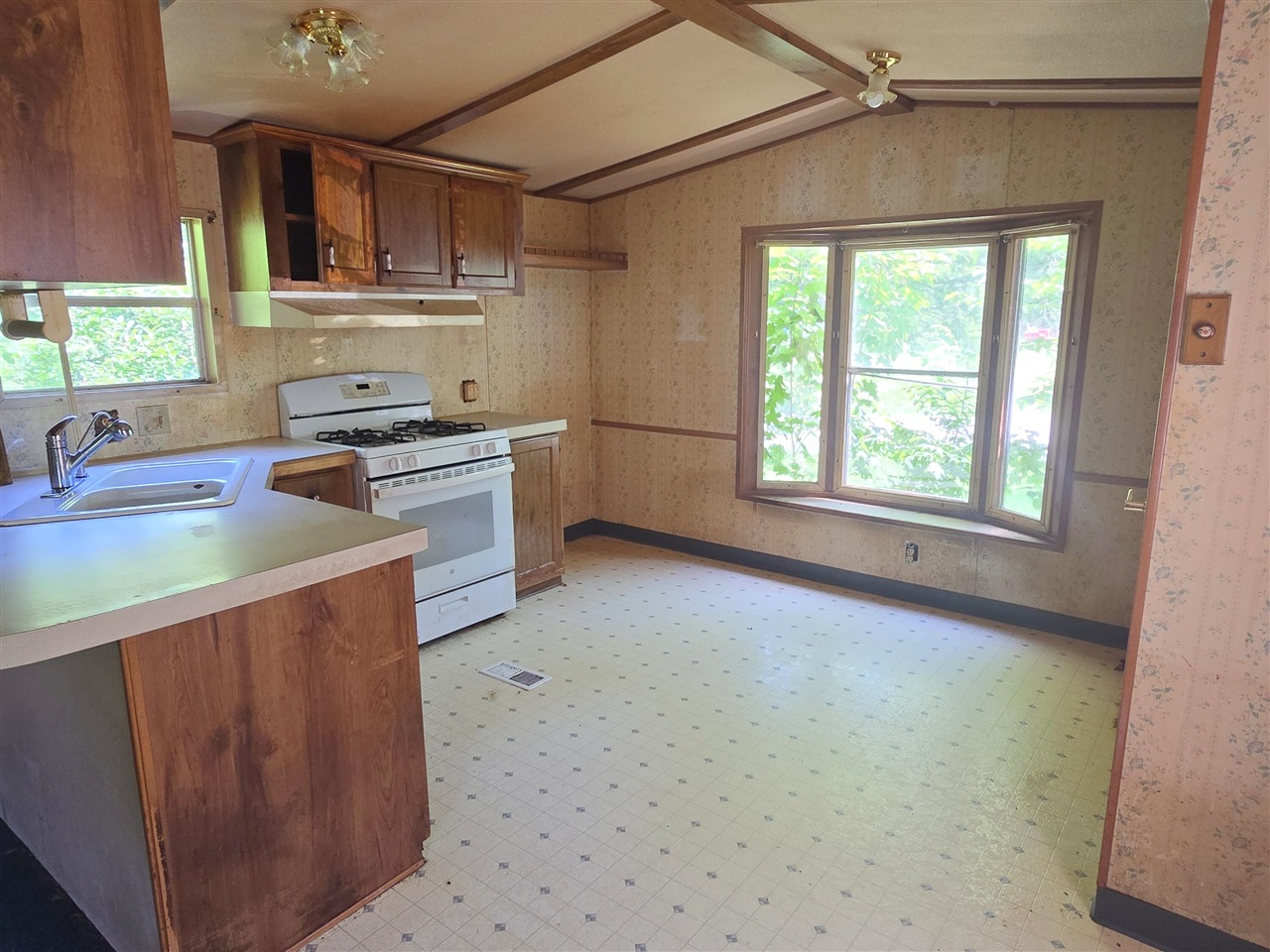 123 Sessions Road Property Photo 2