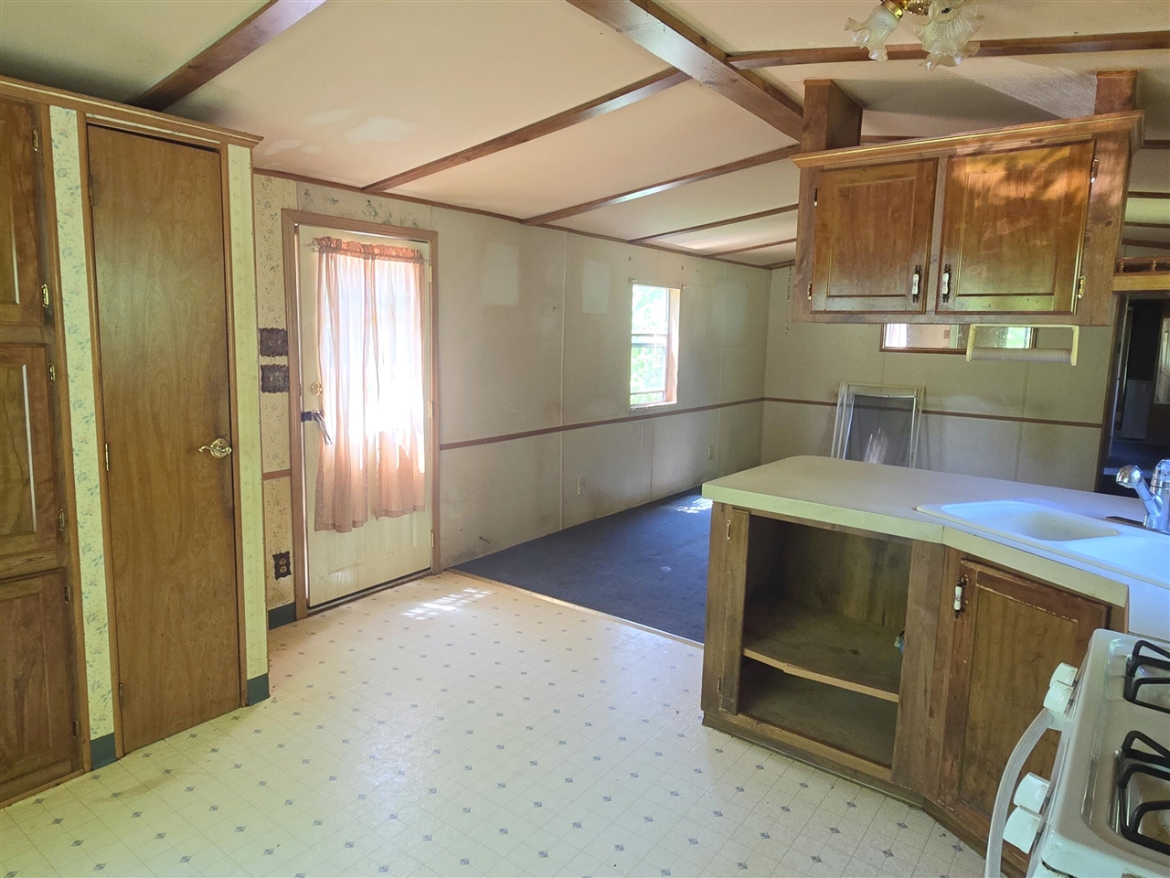 123 Sessions Road Property Photo 3