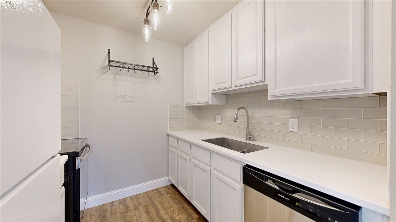 2108 Pauline Boulevard Property Photo 3