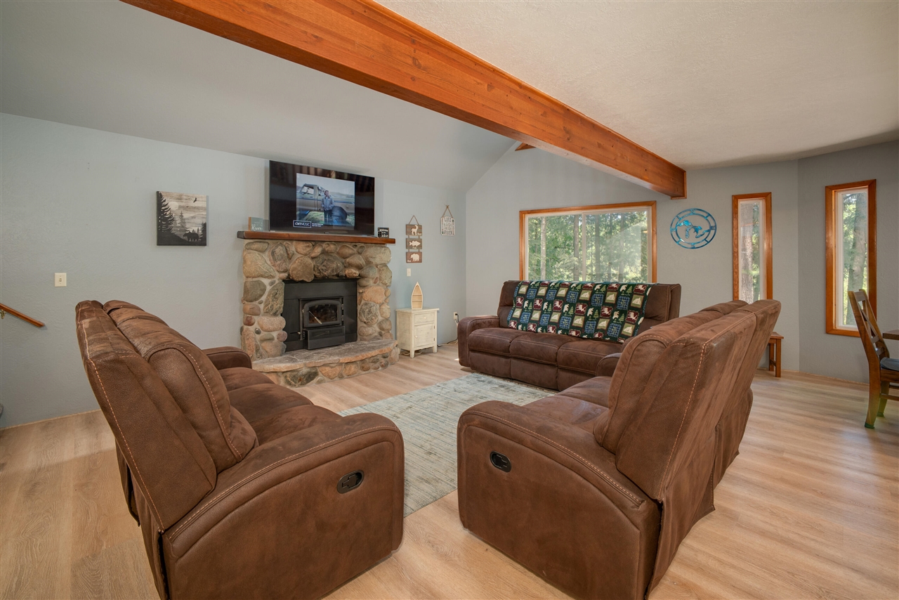 6954 Aarwood Property Photo 8