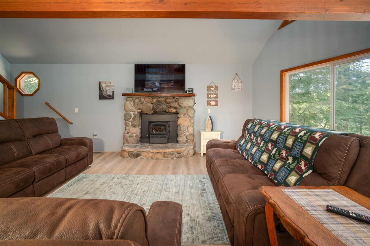 6954 Aarwood Property Photo 9