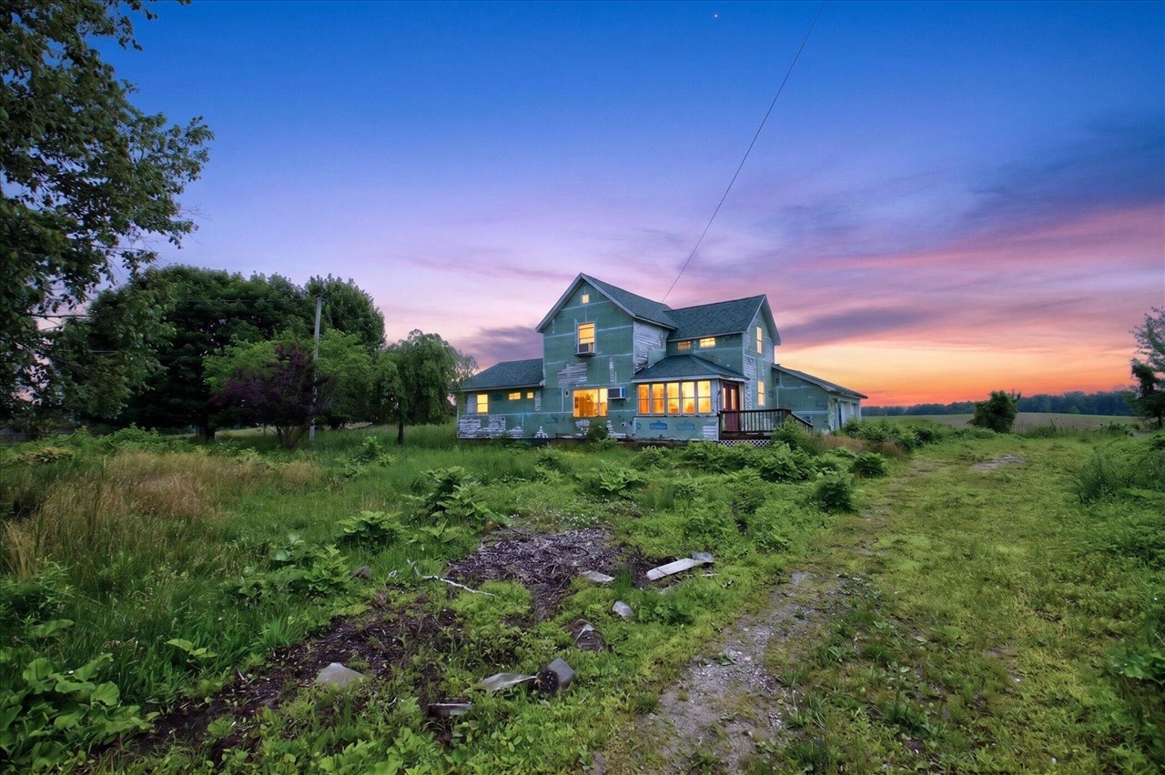 2429 W Huron Line Road Property Photo 1
