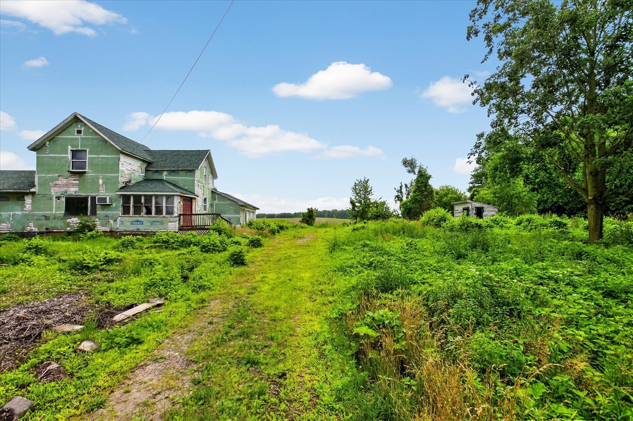 2429 W Huron Line Road Property Photo 3