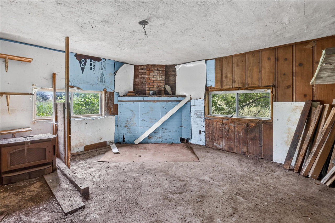 2429 W Huron Line Road Property Photo 5