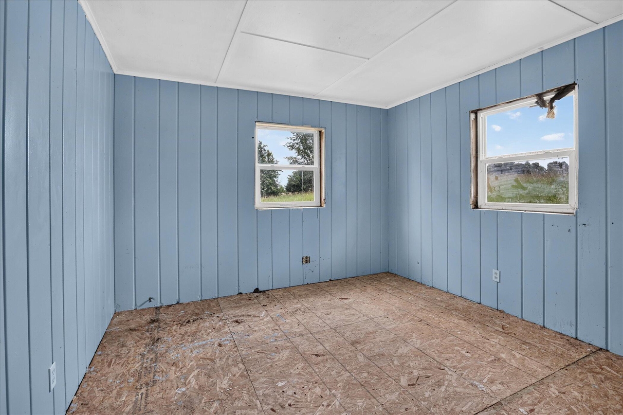 2429 W Huron Line Road Property Photo 6