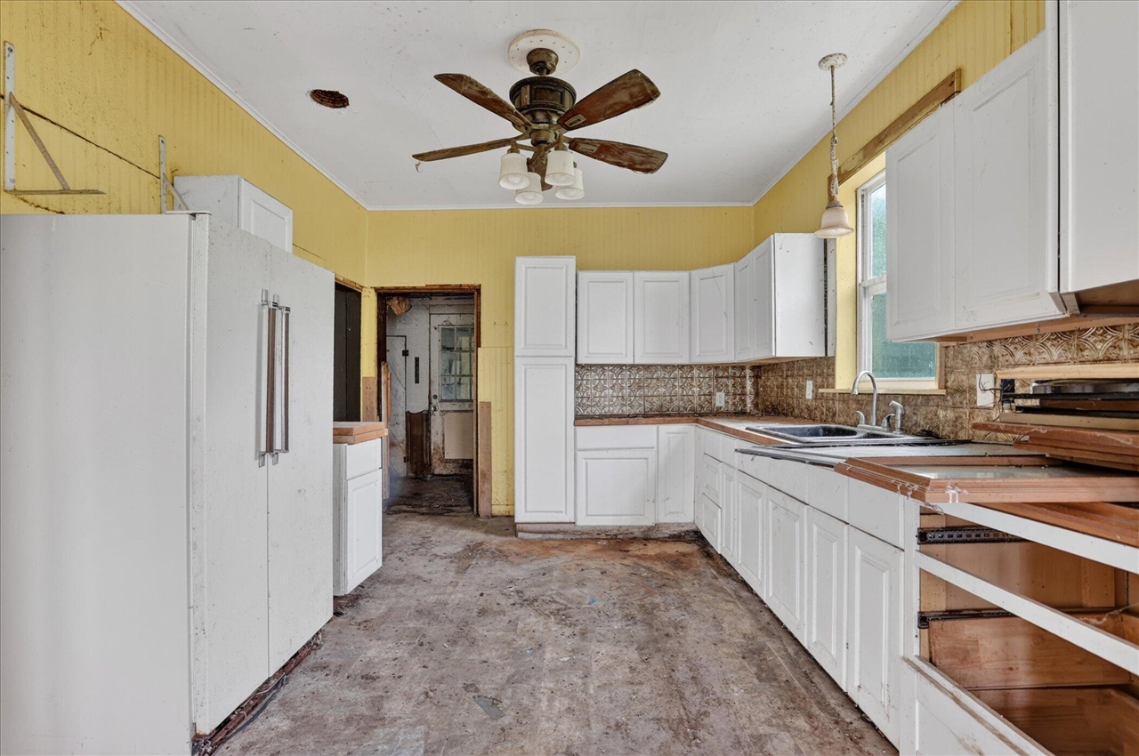 2429 W Huron Line Road Property Photo 12