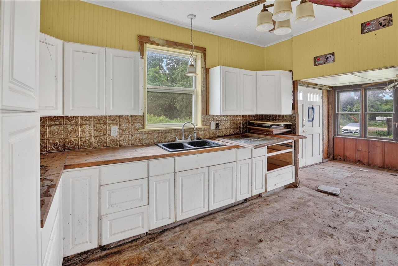 2429 W Huron Line Road Property Photo 13