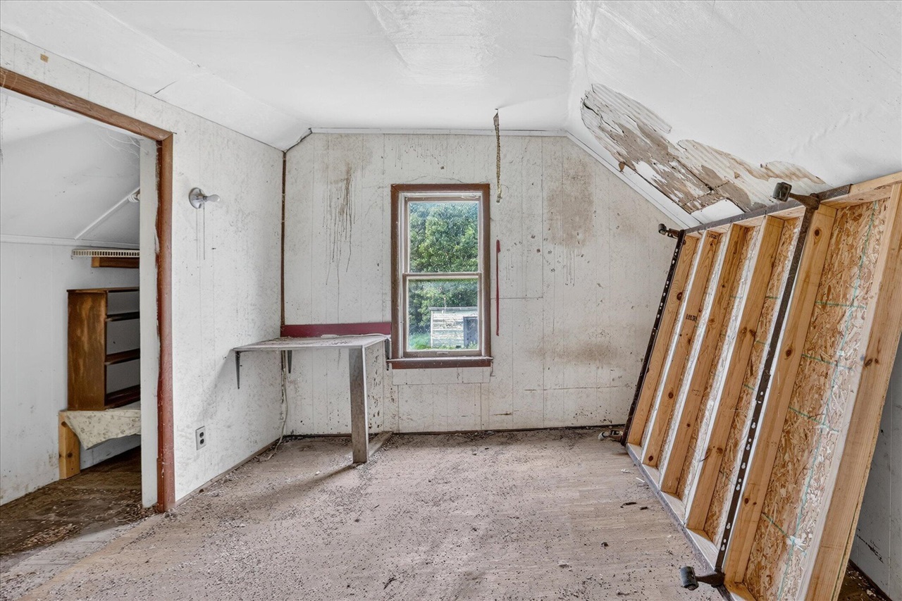 2429 W Huron Line Road Property Photo 15