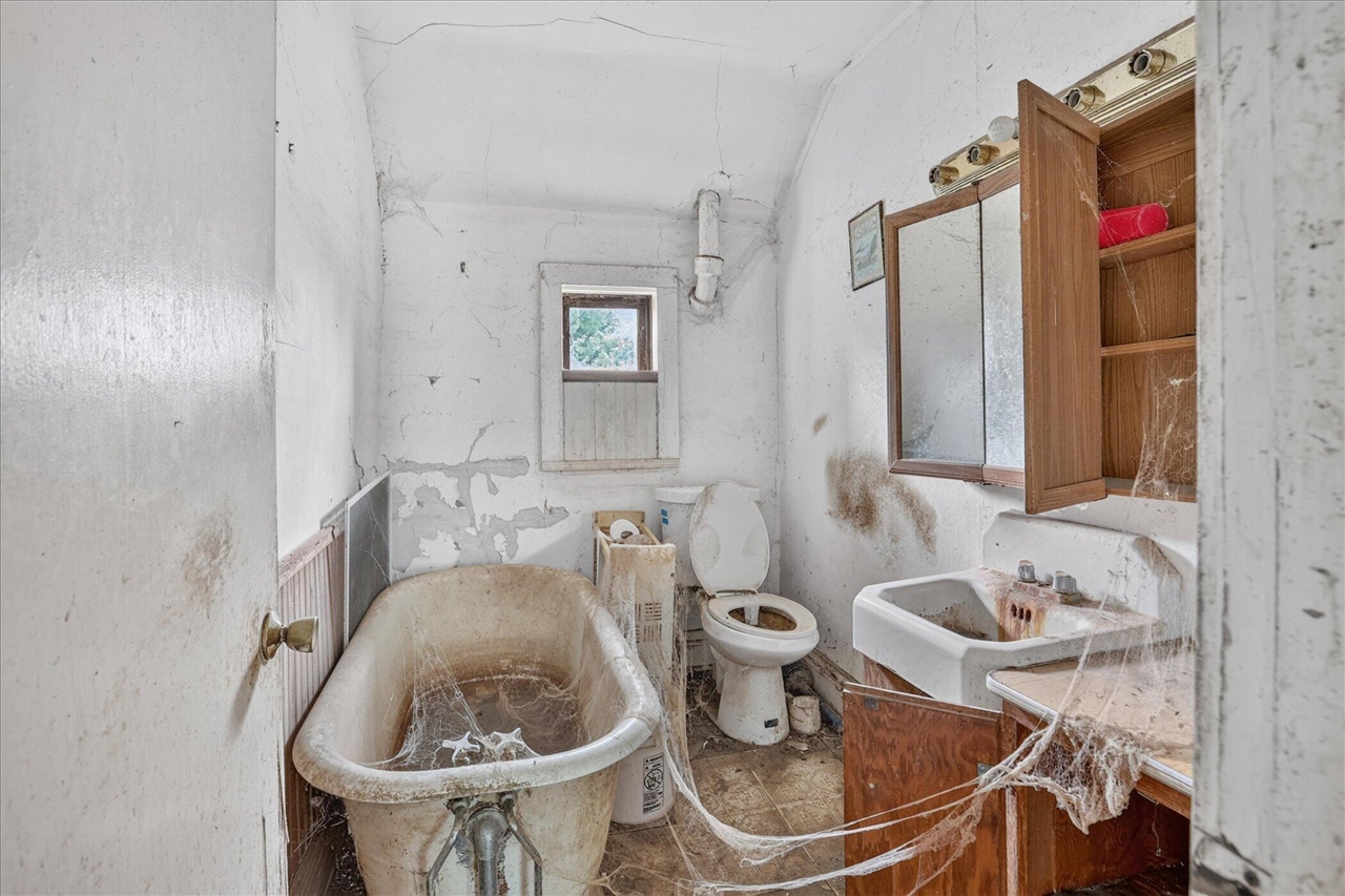 2429 W Huron Line Road Property Photo 16